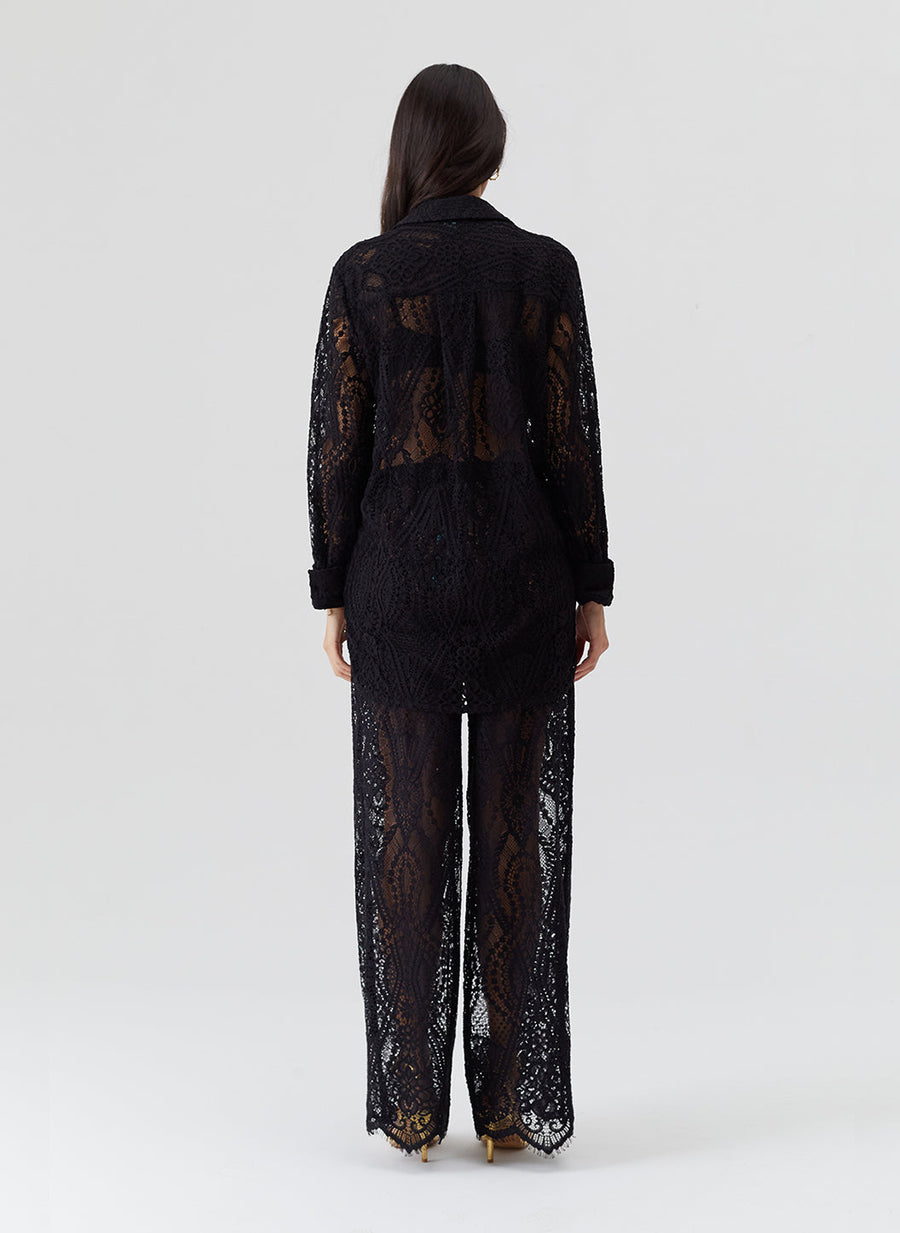 zahra-black-trousers_model_2026_B 