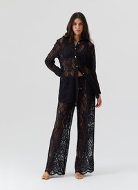 zahra-black-trousers_model_2026_F2 