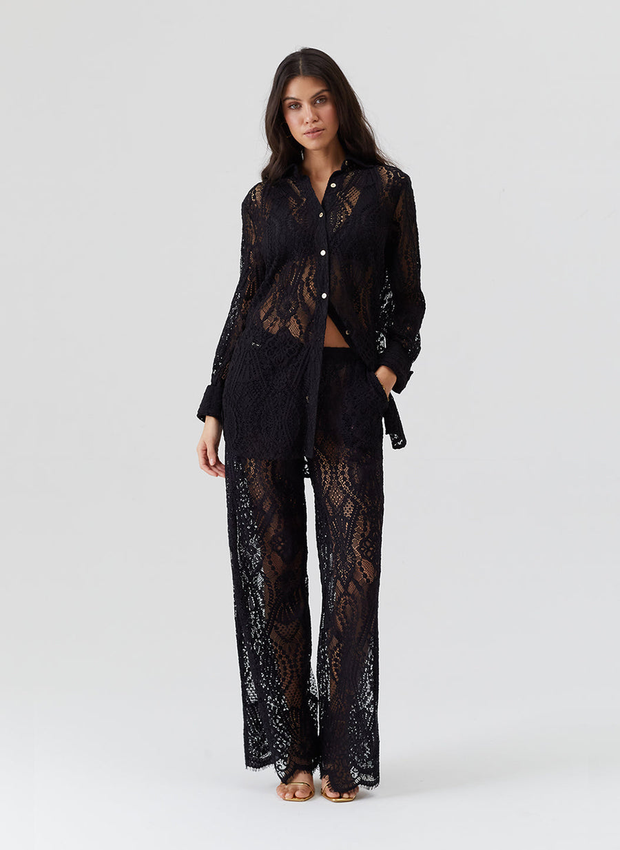 zahra-black-trousers_model_2026_F 