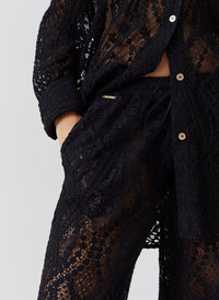 zahra-black-trousers_model_2026_closeup 